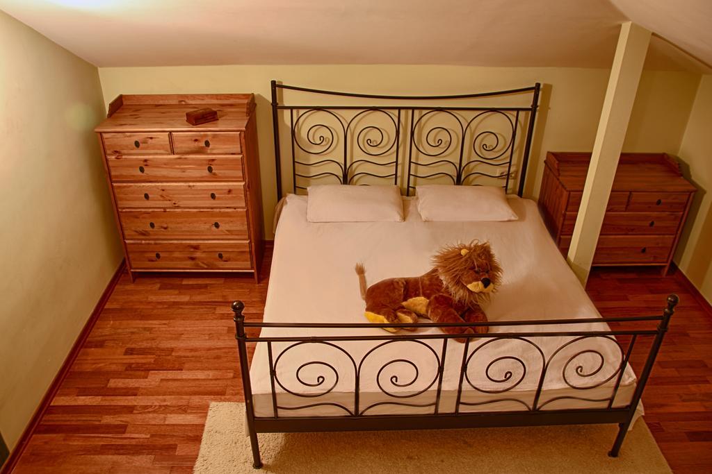 Tsaghkunq Guest House Севан Стая снимка