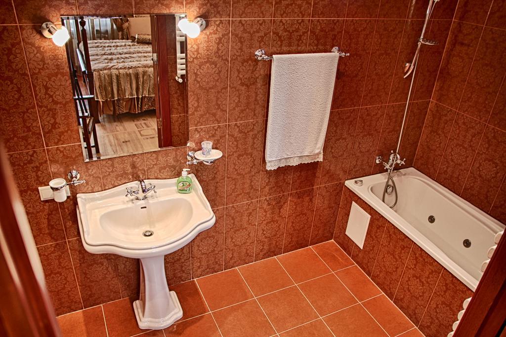 Tsaghkunq Guest House Севан Стая снимка