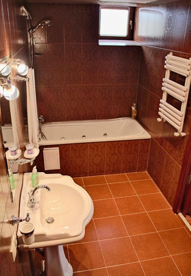 Tsaghkunq Guest House Севан Стая снимка